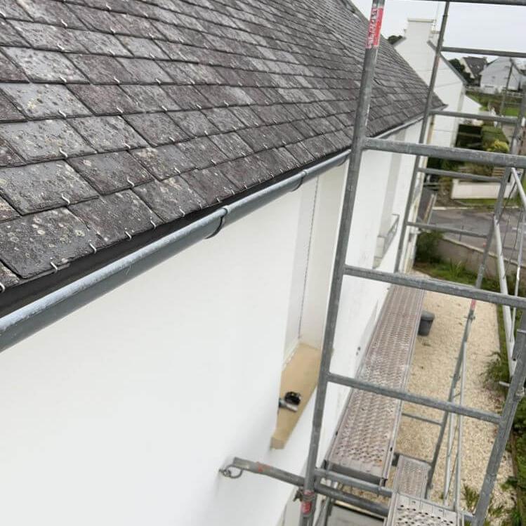 Remplacement d'une gouttière demi-ronde sur Quimper