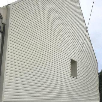 Démoussage d'un bardage sur pignon