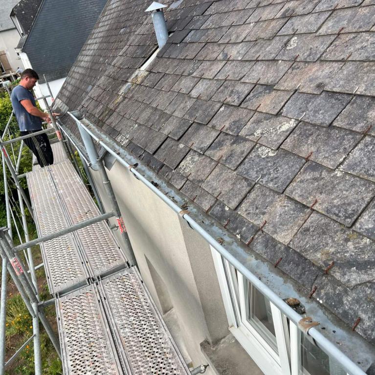 Pose d'une gouttière sur la commune de Quimper (29000)