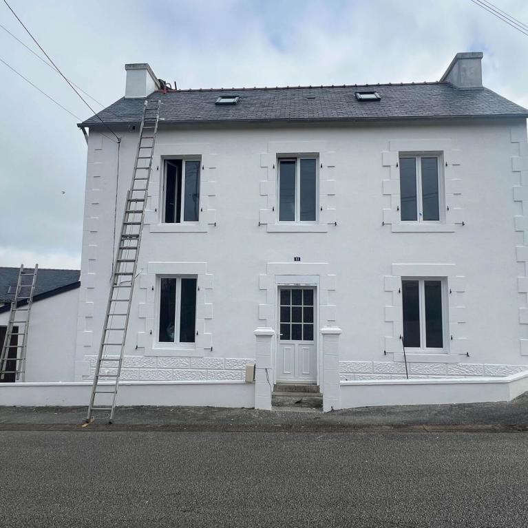 Chantier de ravalement de façade à Pleyben (29190)