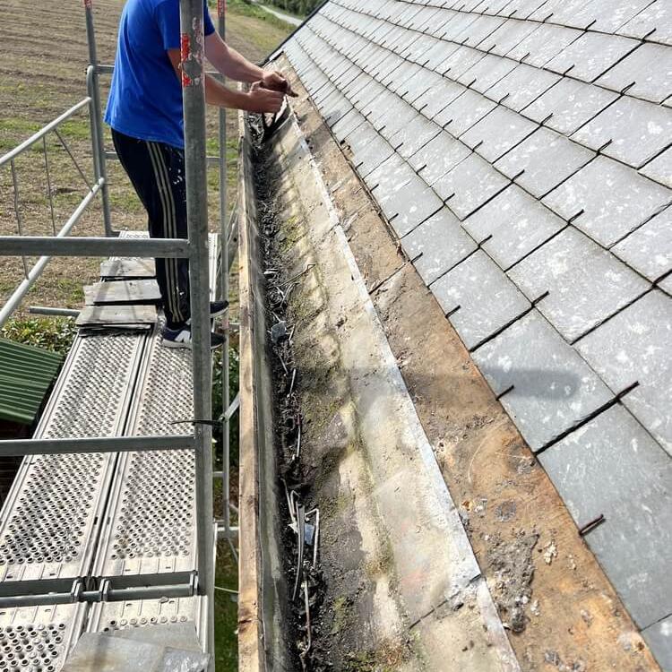 Préparation avant changement d'une gouttière