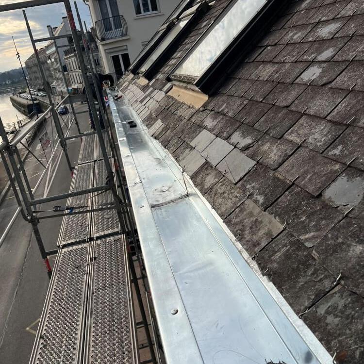 Changement d'une gouttière sur un local commercial