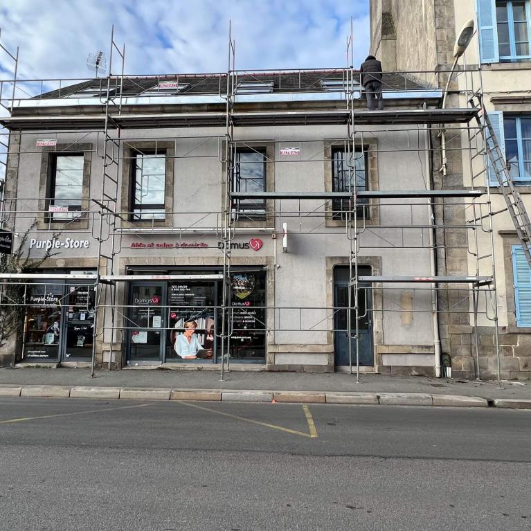 Changement d'une gouttière sur un local commercial