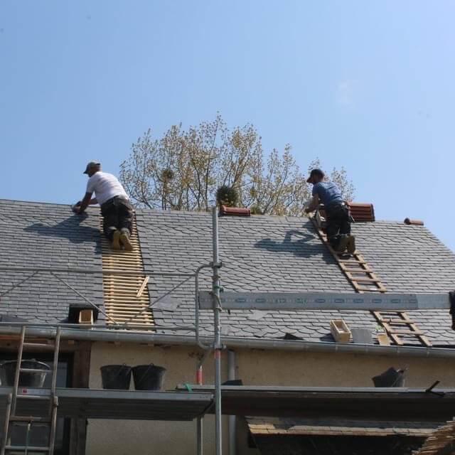 Pose d'une toiture en ardoises traditionnelles