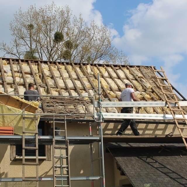 Pose d'une toiture en ardoises traditionnelles